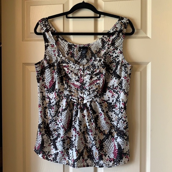 Bisou Bisou Button Detail Sleeveless Blouse - Picture 1 of 5